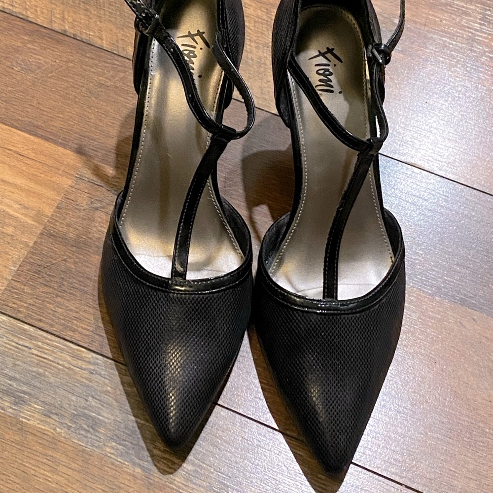 Black pointy toe pumps